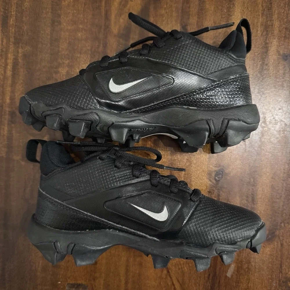 Nike Kids Alpha Menace 4 Shark Football Cleats Black Silver FQ4012-002 Size 13C